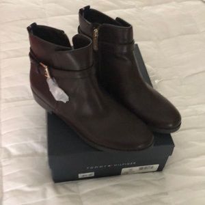 Women’s Tommy Hilfiger Booties. Size 10 Brown NWT